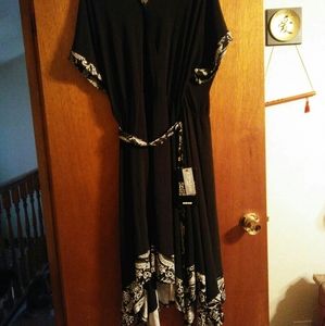 Avenue dress size 30/32 black and white NWT